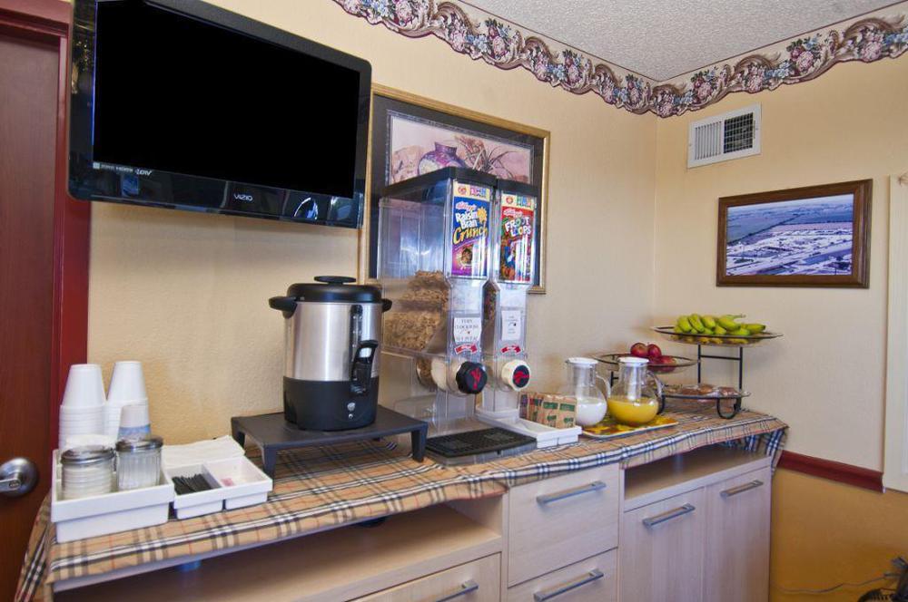 Americas Best Value Inn Buda Restaurante foto